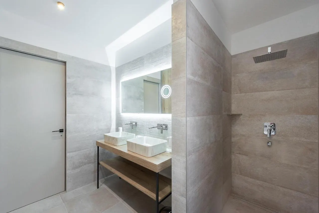 Luxury Apartment With A Balcony And A Terrace براغ